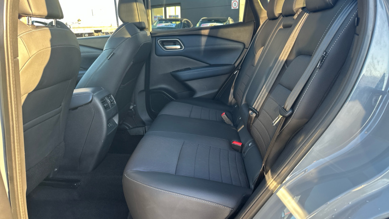 Nissan Qashqai 1.3 DiG-T MH Tekna 5dr Petrol Hatchback